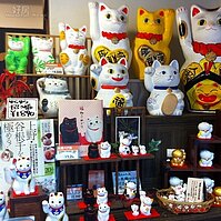 穿過日式墓園，東京谷中尋貓去