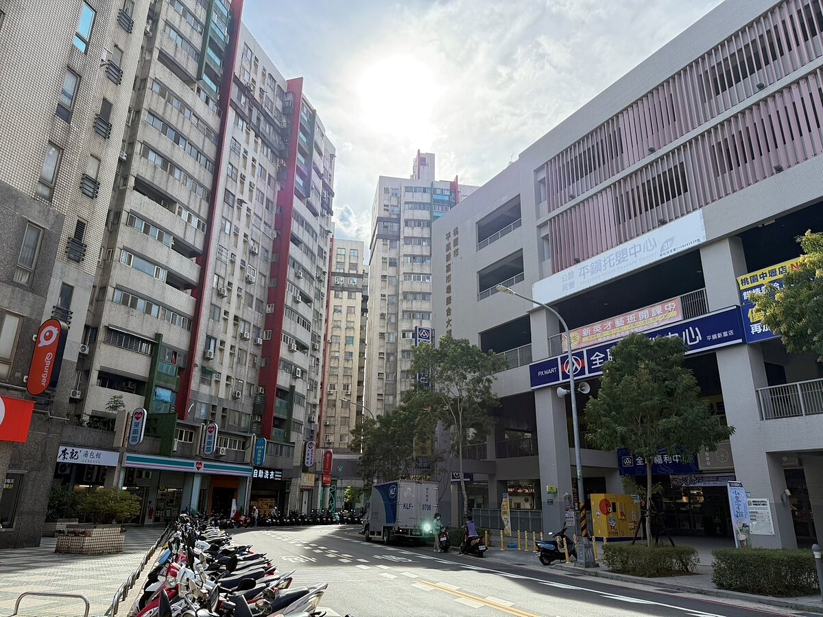 桃園市老宅交易佔比高的平鎮區，2字頭房價更顯親民。圖／永慶房產集團提供