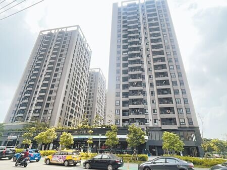 桃園社宅住戶抱怨管理制度缺乏人性,比大學宿舍還嚴苛,小至未領取包裹、代刷門禁卡等輕微事項都會被記點,恐造成租約終止影響居住權益。(呂筱蟬攝)