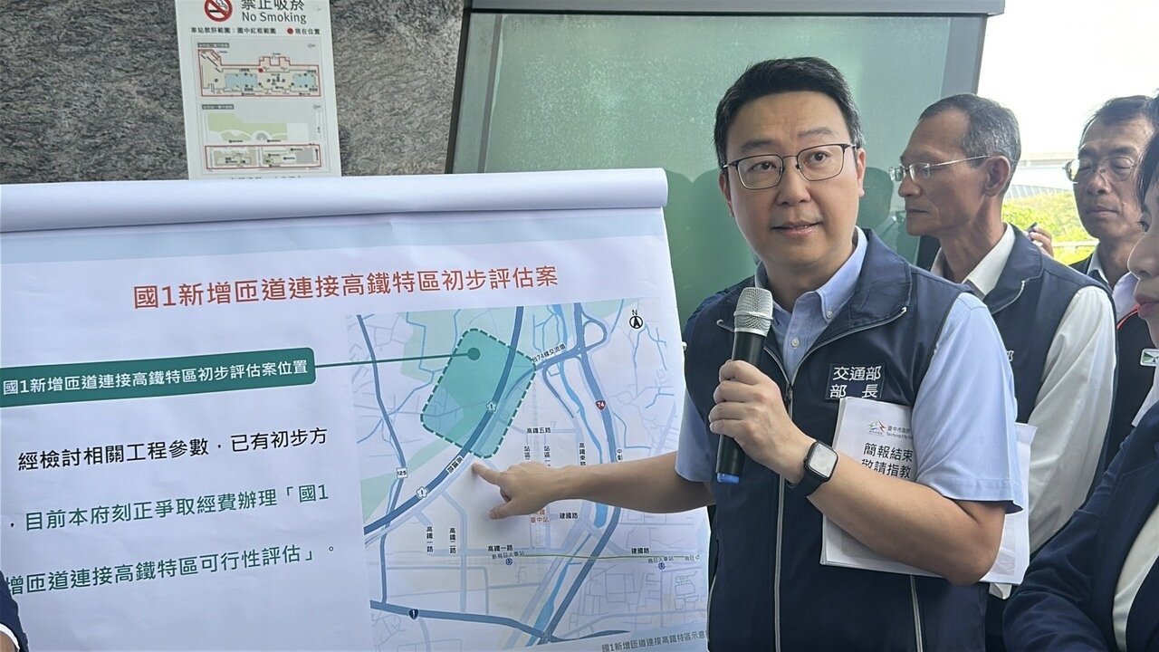 交通部長陳世凱說,其實74號道路和國道一現也很塞,只是把高鐵台中站車流引到大動脈上,他覺得不是一個解決問題的方案。記者黃寅/攝影