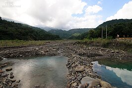 緊密相鄰雞犬相聞的生活，因為一場土石流從此不復返。這裡就是小林村原址。