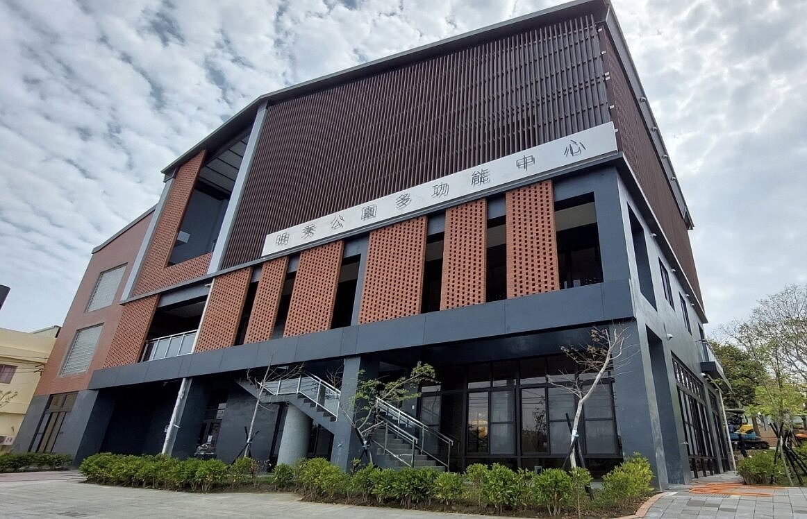 台中市政府計畫在沙鹿區埔子里活動中心新設公托,居民認為與長照互相干擾,大力反對。圖/中市府提供