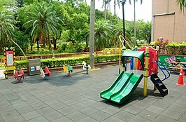 樂園內不僅有付費的遊樂設施，更有許多免錢就可遊玩的遊戲。