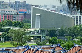 遠眺遠東集團所興建的ECO ARK（環生方舟）。