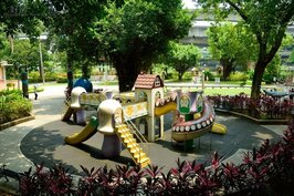 在大型遊樂園區什麼設施都要錢的現況下，兒童育樂中心提供多項遊樂設施，而且是免費入園，相形之下真的是佛心來著。