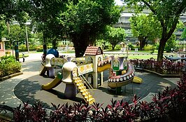 在大型遊樂園區什麼設施都要錢的現況下，兒童育樂中心提供多項遊樂設施，而且是免費入園，相形之下真的是佛心來著。