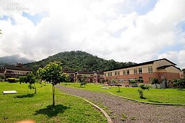 五里埔小林村擁有大片的綠地。藍天白雲下，讓人感覺到心曠神怡。