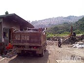 新北市未經許可濫收傾倒建築廢棄物　貨車司機、地主均遭訴