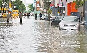大雨攪局　氣爆災區水深火熱