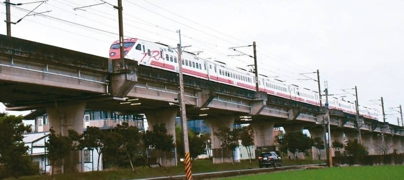 高鐵經過頭城鎮及礁溪鄉沒有停靠站,現階段進行的鐵路高架化建設也沒有頭礁的份。縣政府著手籌編明年度預算,決定從明年起分3年編列3250萬元,展開頭城鎮至礁溪鄉四城段的鐵路高架可行性評估。圖/本報資料照