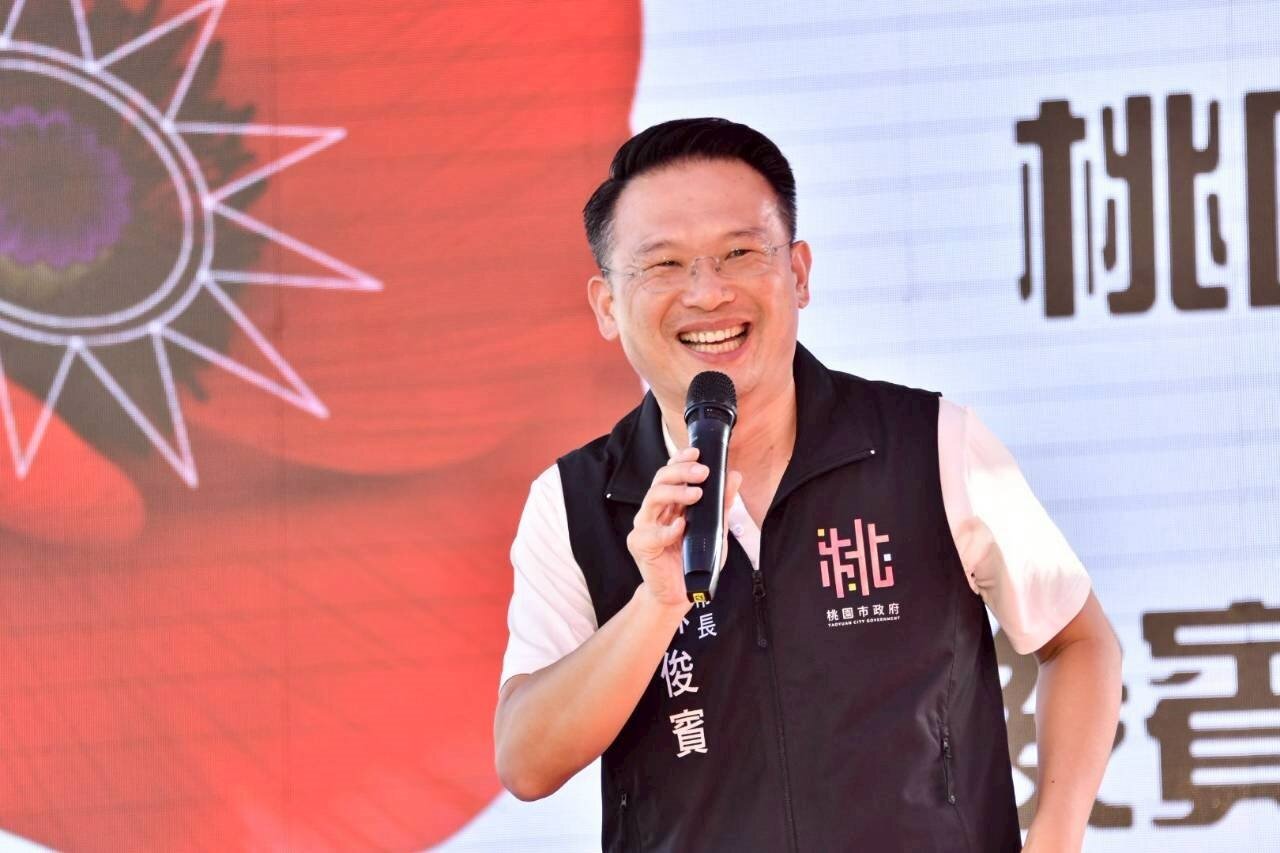 桃園市副市長蘇俊賓指出,走進忠貞新村,