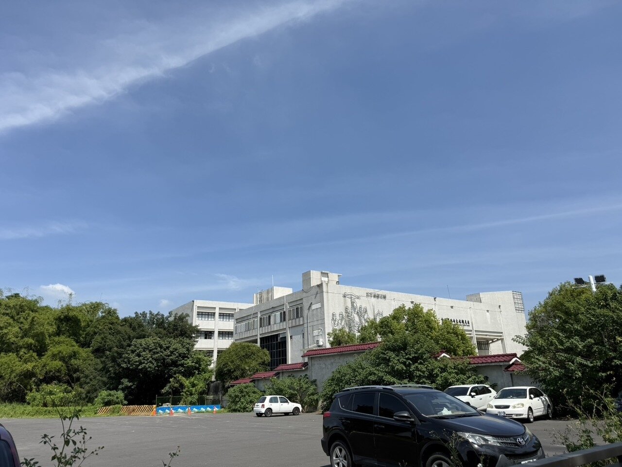 雲林縣首座縣立美術館將落腳斗六,目前正在評估地點,社口藝術水岸園區、雲林縣文化中心旁「機28」土地都在評估中,圖為「機28」土地。記者陳雅玲/攝影