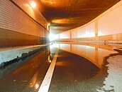 伸港長春地下道積水8年　麥德姆後…封路