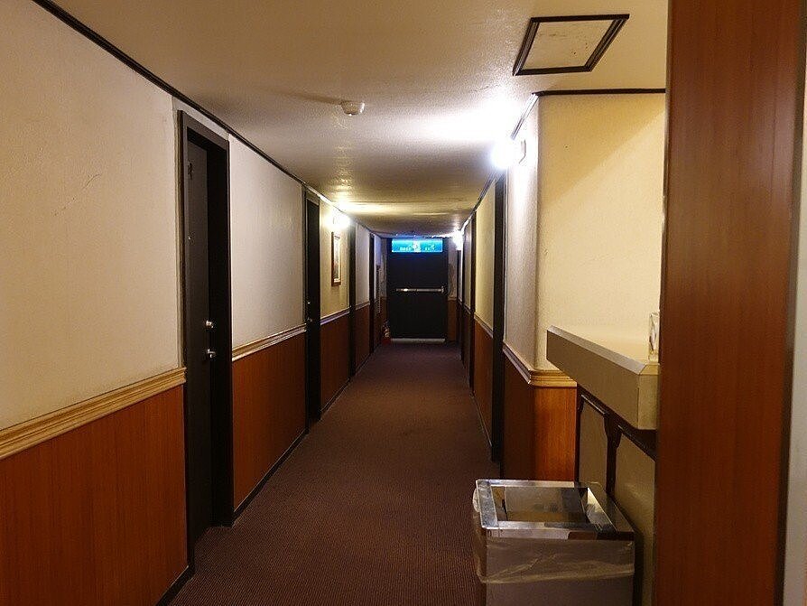 今年前3季非法列管旅館有1041家、非法列管民宿586家，較去年同期增加，共裁罰9233.1萬元，其中又以台北市日租套房開罰227次、1711萬元最多；照片為已停業非法旅館。圖／台北市觀傳局提供
