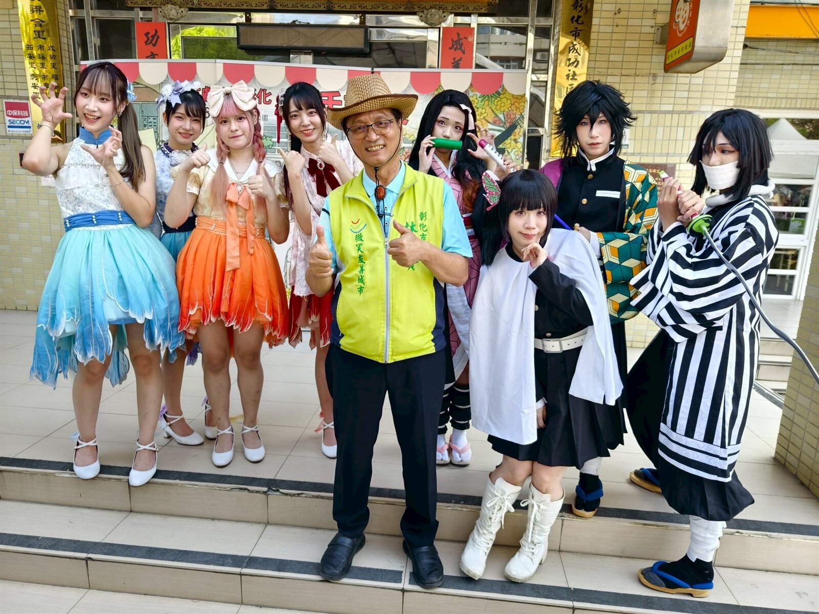 彰化市公所與中友百貨今天在中友百貨彰化店基地旁的成功公園，共同主辦「中友獻愛 in 彰化・生活市集」活動，打破跳票流言，市長林世賢表示，中友百貨彰化店設定在2028年農曆年前完工。記者劉明岩／攝影 