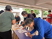 公辦說明會臨時取消　岡山居民抗議怒喊「土資場滾出去」