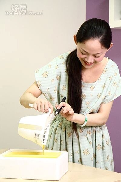 4.讀的是化妝品科系,再加上鑽研芳香療法,讓Amanda做起精油手工皂更加具備專業背景。