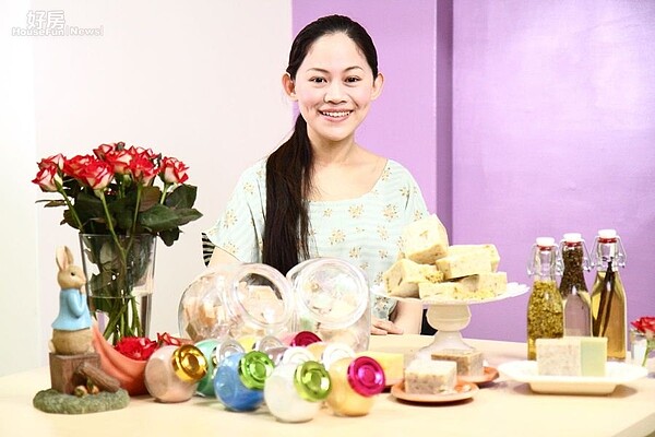 7.馮瓊平Amanda新婚後買下透天厝,悠遊於手工皂的世界。