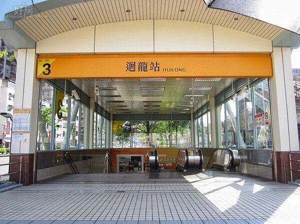 6.奕之華以近1,500萬購入新莊迴龍站附近的中古屋,據悉目前已有每坪40萬的行情。