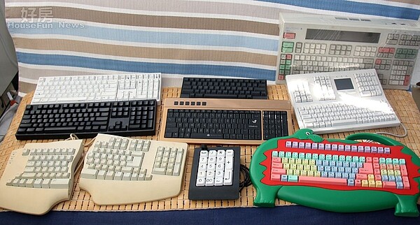 3.奕之華特地展示幾副較有特色的鍵盤,包括分離式、復古款…等,或另外還有導入12星座、占卜天文…等占星術符號概念的奧丁之眼鍵盤,相當有特色!