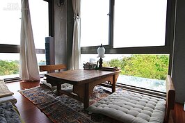 看著太平洋的美景喝咖啡聊天，多麼愜意的生活。