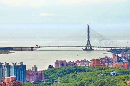 為迎接淡江大橋即將通車,新北市交通局積極規畫多元轉乘配套措施。(本報資料照片)