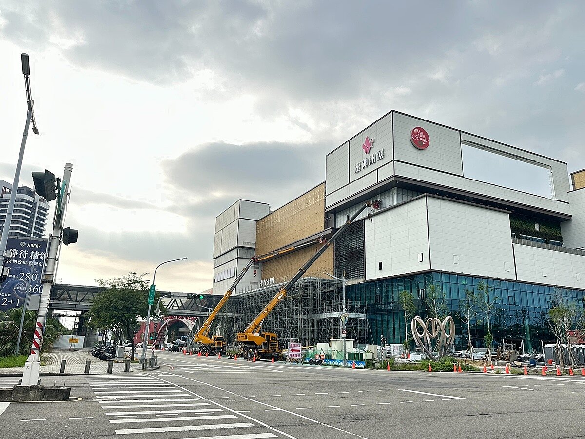 房市鍍金 台中「商圈聚落效應強大區」房價更抗跌? 台中迎來「台中101」、「漢神洲際購物廣場」與「D-ONE第一大天地」三大百貨,形成強勁的商圈聚落效應,房市也受益。圖/好房網News記者林和謙/攝