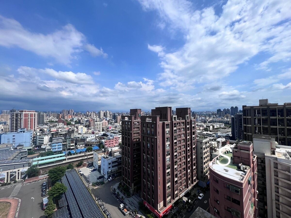 台積宅失色?竹北量縮7成 南部「這區」價跌13%最有感 比較設有台積電廠區的行政區近兩年的中古屋交易量變化,竹北市量縮最為明顯,減幅近7成。圖/永慶房產集團提供