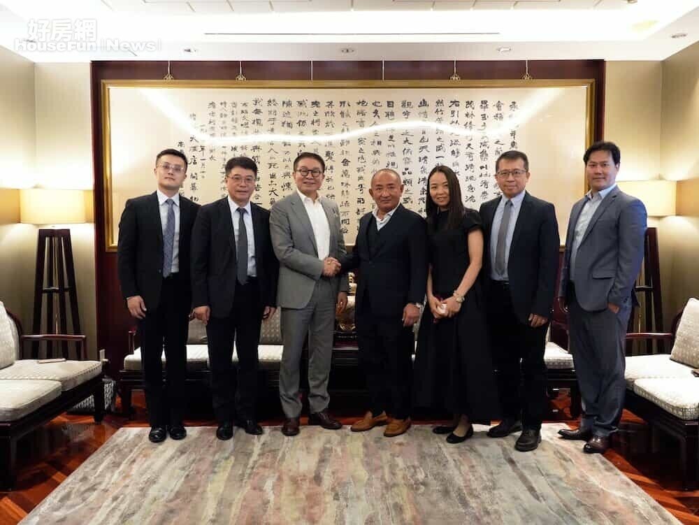 台灣外泌體攜手日本豐田控股進軍國際 搶攻全球再生醫學版圖 ▼台灣外泌體董事長洪奇昌、日本豐田控股社長豐田浩之拜訪台日關係協會會長蘇嘉全前合影。