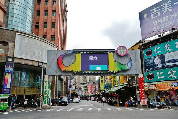 樂華夜市中和路入口。(好房News記者 陳韋帆/攝影)