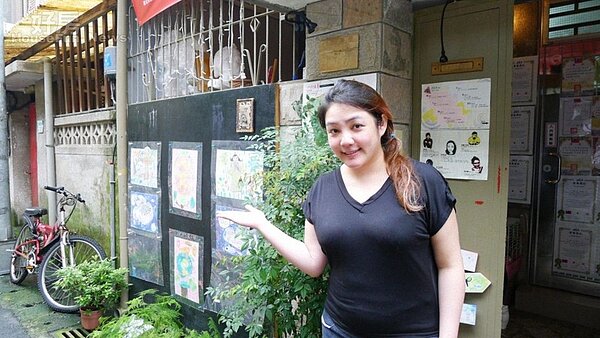 1.昔日中姐凌葳葳洗盡鉛華，搖身一變成為美術老師。