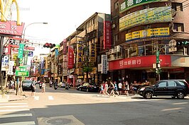 雖然位於汐止與南港交界的汐止中興路一帶，但是生活機能超級豐富，且有捷運計畫通過，未來增值潛力無窮。