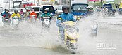 高雄豪雨成災　連3天停班停課