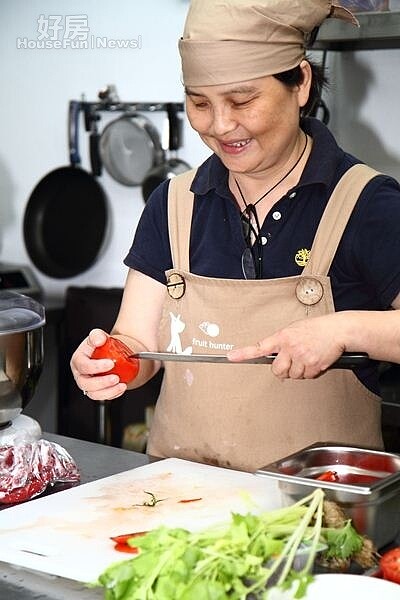 12.輕食三明治的食譜、醬料都出自古碧玲研發。