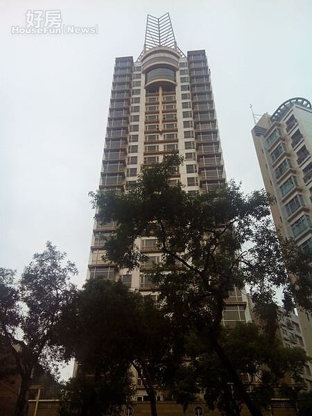 
4「百達富麗」和「中正香榭」為鄰，相互拉抬不少房價。