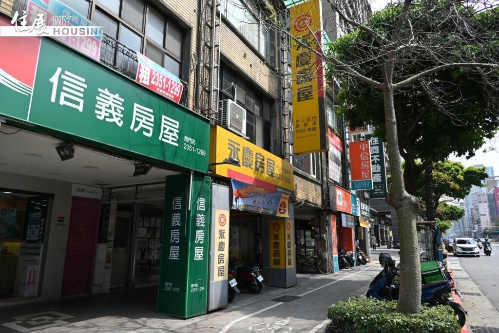 房市進入盤整期後，部分房仲業者出現店數調整與整併現象。