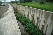 香山區茄苳東街排水溝完工　地方要求加裝護欄