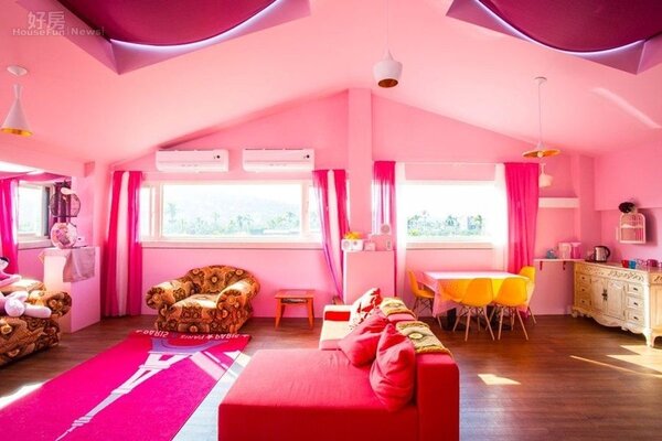 
4.民宿內除了地板，幾乎全是粉紅色系。