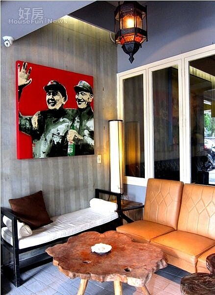 1. Lily餐廳的門口掛了幅現代繪畫,從門口起就頗具風格。