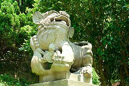 日式神社與華人的廟宇一樣，在大門口都有守衛用的神獸。華人常見的為獅子，至於桃園神社則是「高麗犬」又稱「貊白犬」或「唐獅子」。只可惜當年共有兩對高麗犬神獸都被破壞殆盡，這裡所擺放的則是用當年照片製作出來的復刻版。