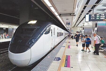 
台鐵董事會通過調升輪值夜班夜點費及主管加給，盼留任人才。（本報資料照片）
