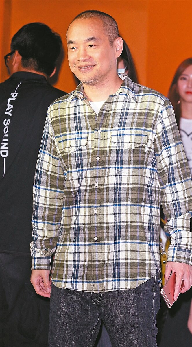 黃立成24日在社群上回應「買三小旋轉大樓 」,否認購入「陶朱隱園」。圖/聯合報系資料照