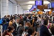 島內難留人？光復連假桃機5點半塞爆　網友高呼「讓國旅死透」引熱議