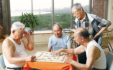 
退休族應避免過度追逐高報酬，而是以穩健、保本與現金流穩定為核心。圖∕本報資料照片
