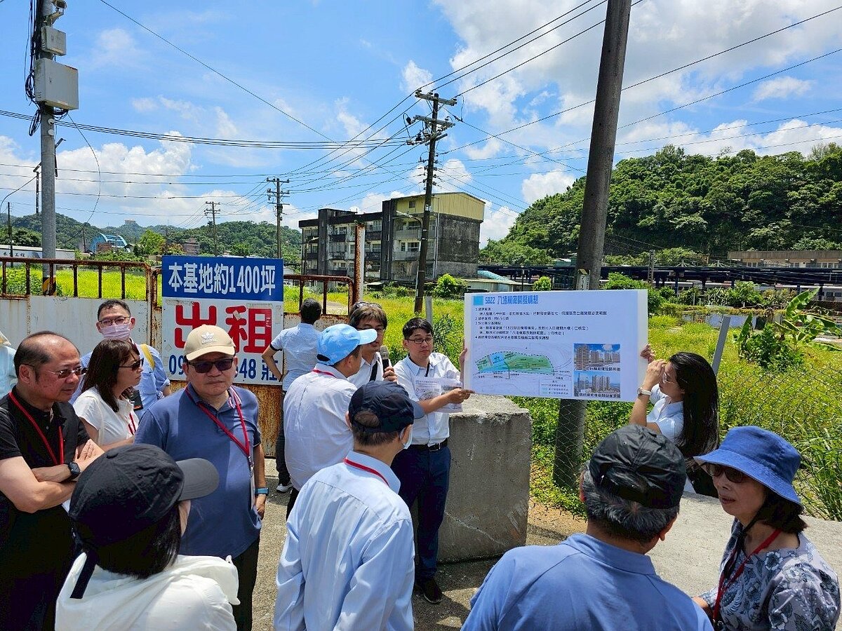 基隆市政府實地會勘基隆捷運各場站規畫。圖/基隆市政府提供