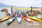 咬牙划獨木舟　向日葵少女環台成功
