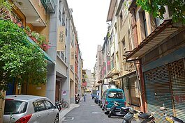 【飲酒過量，害人害己】
百年歷史的大稻埕，霞海城隍廟旁的小巷內，有著一間隱密的酒吧。