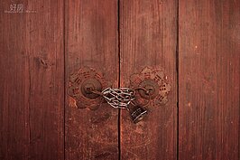 八卦形狀的門把十分的特別。