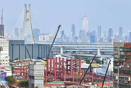 公股銀預估今年第四季及明年整體房市,仍將呈現「量縮、價微幅修正」走勢。圖∕本報資料照片