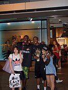 在道頓崛大都是觀光客。